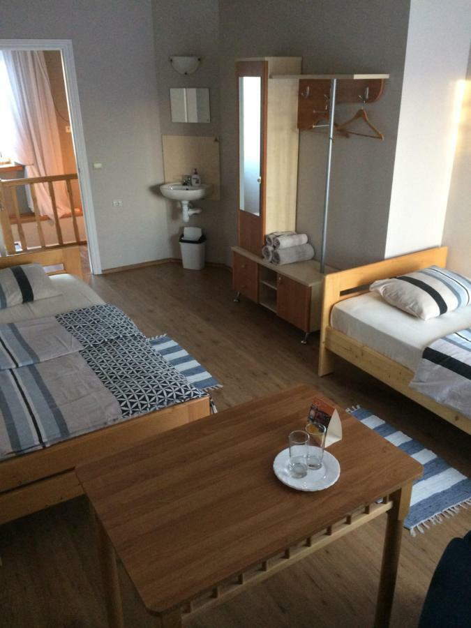 Dzirnavinas Motell Biksti Exteriör bild