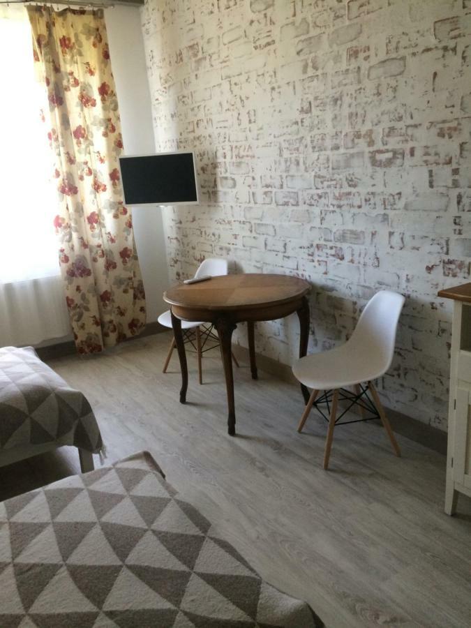 Dzirnavinas Motell Biksti Exteriör bild