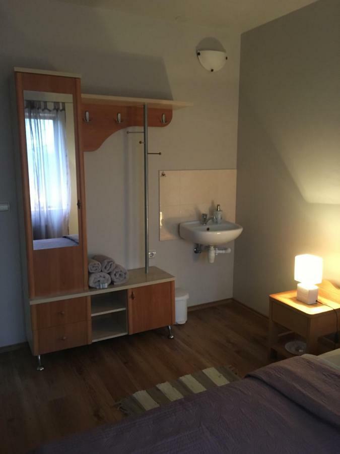 Dzirnavinas Motell Biksti Exteriör bild